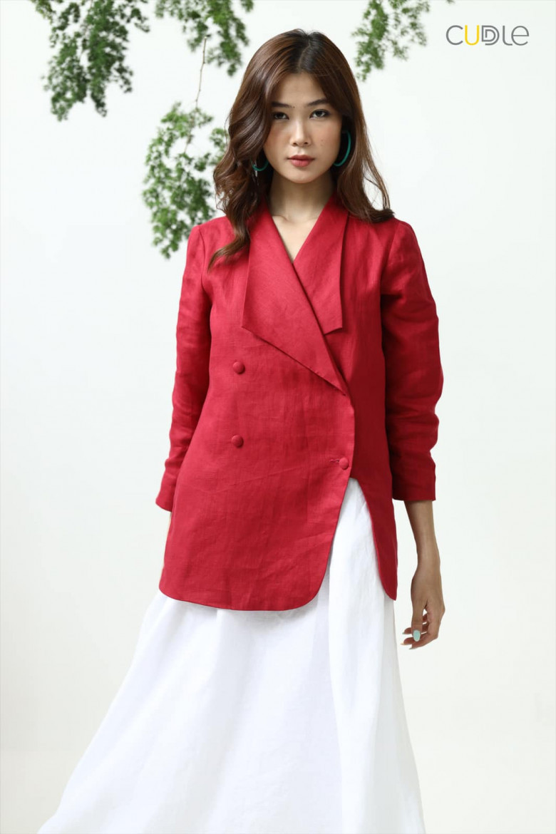 Blazer Linen đỏ mix với Đầm Maxi Linen