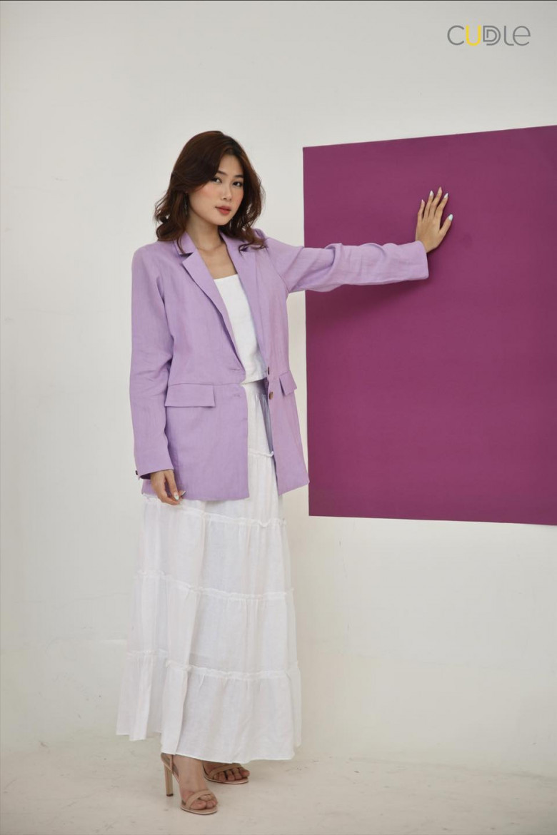 Blazer linen màu lilac mix với Đầm linen màu trắng