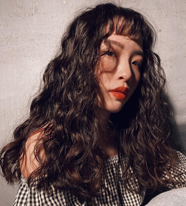 Tóc mullet layer nữ uốn xoăn