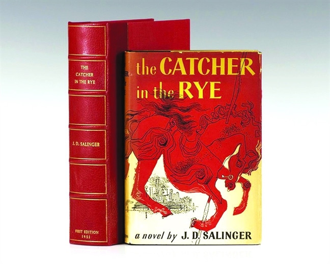 "The Catcher in the Rye" (Kẻ Bắt Con Sâu) bởi J.D. Salinger