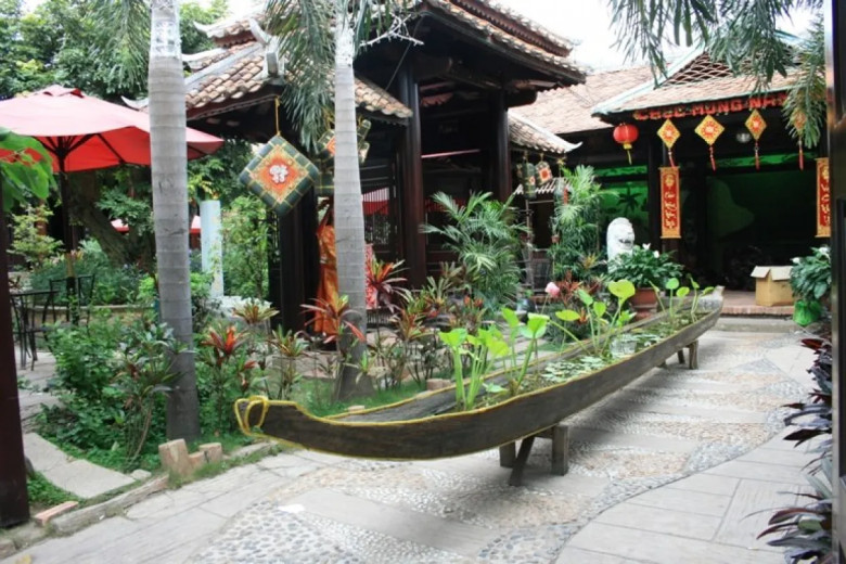 Nhà Cổ Dáng Xưa