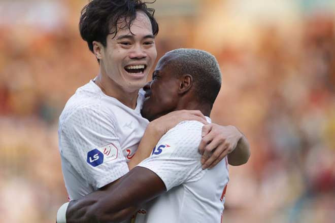 Video HAGL - Bình Định: Văn Toàn chói sáng, nơm nớp những phút cuối